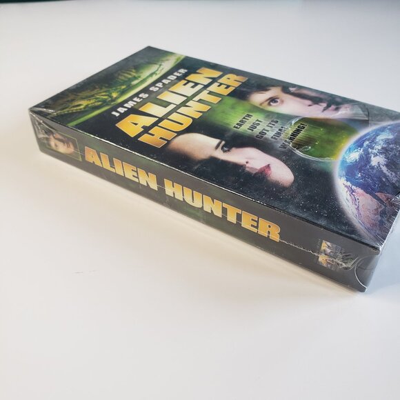 Sealed New In Box Alien Hunter VHS Movie - Picture 4 of 6